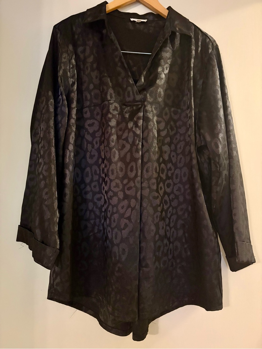 JODIFL Black Leopard Jacquard Blouse